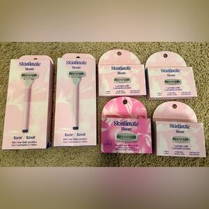 Skintimate Bloom Razor & Blade Refill Lot of 6